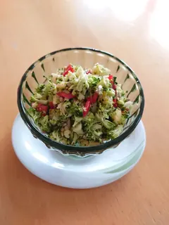 Brokkoli Rohkostsalat, Kräuterhoch³ Wildpflanzenschule im Chiemgau