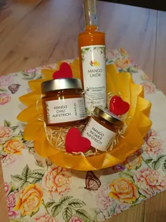 Geschenkbox gold mit Mango, Kräuterhoch³ Wildpflanzenschule im Chiemgau