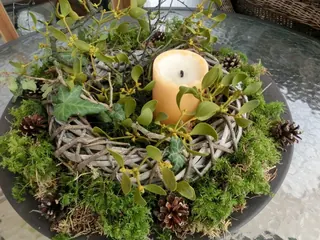 Herbstdeko mit Kerze, Kräuterhoch³ Wildpflanzenschule im Chiemgau