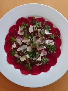 Rote Bete Carpaccio, Kräuterhoch³ Wildpflanzenschule im Chiemgau