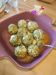 Wildkräuterknödel, Kräuterhoch³ Wildpflanzenschule im Chiemgau