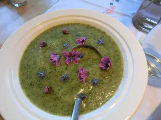 Wildkräutersuppe, Kräuterhoch³ Wildpflanzenschule im Chiemgau